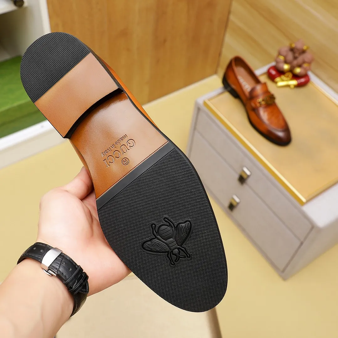 Men's men's shoes 💰400 🆘【GUCCI】Gucci ·🐑里· Hot-selling beanie shoes, top brand luxury, top quality, latest fashion beanie shoes.. The upper is made of original first-layer cowhide. (🐑leather·inner). The original stylish and stylish soft rubber wear-resistant and non-slip outsole is light and comfortable on the foot, available in 2 colors! Matching code: 39/45 (38.46. Can be customized)